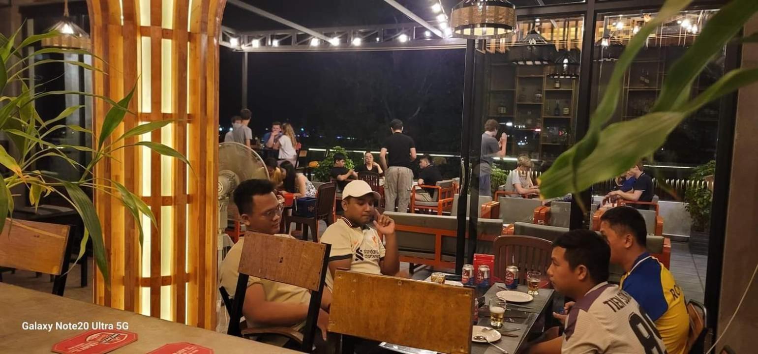 贡布 帕克旅舍及酒吧旅舍 外观 照片