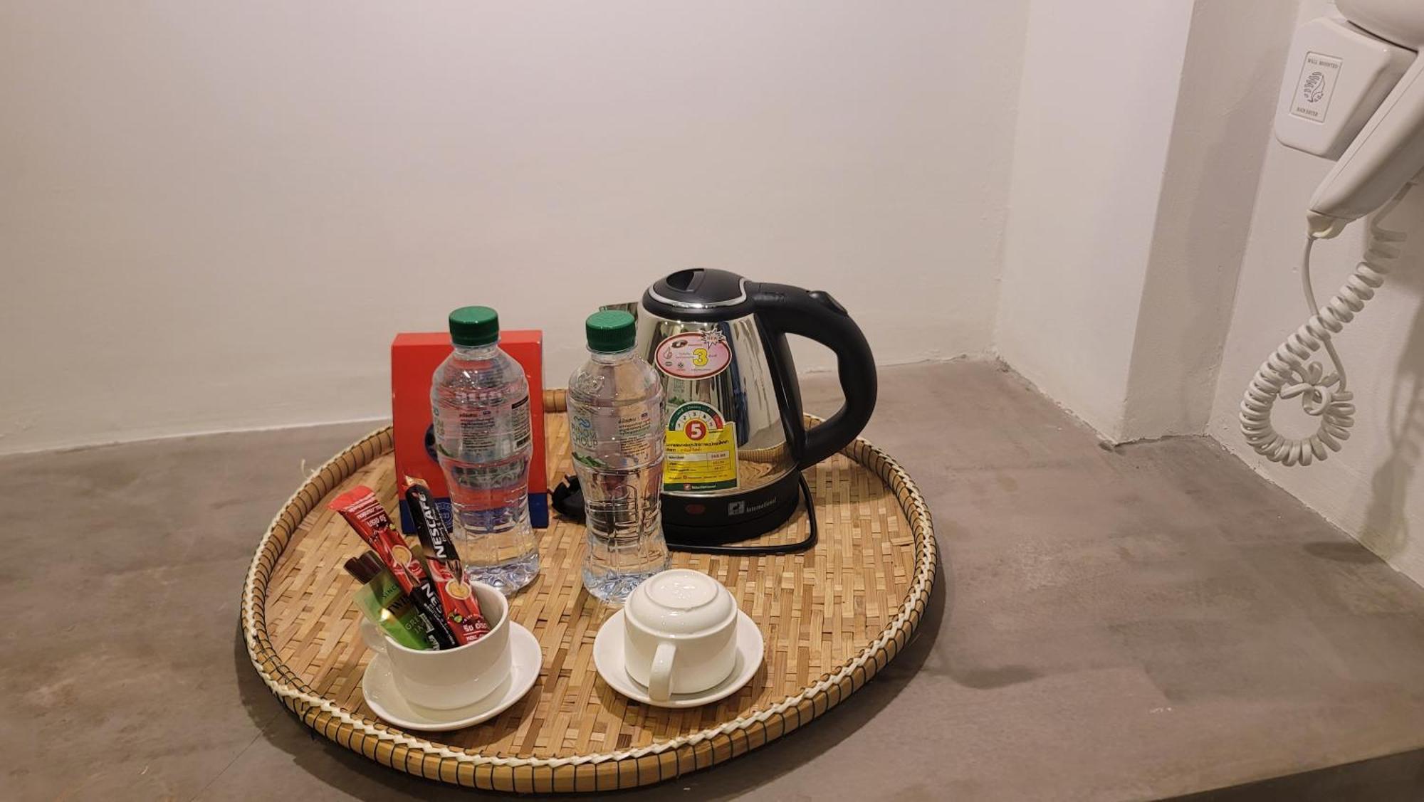 贡布 帕克旅舍及酒吧旅舍 外观 照片