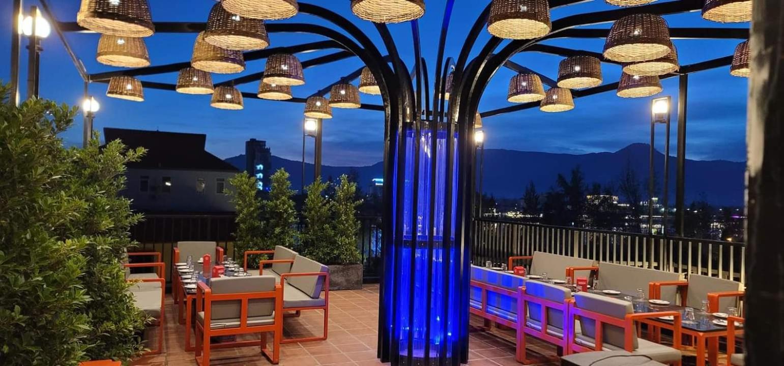 贡布 帕克旅舍及酒吧旅舍 外观 照片