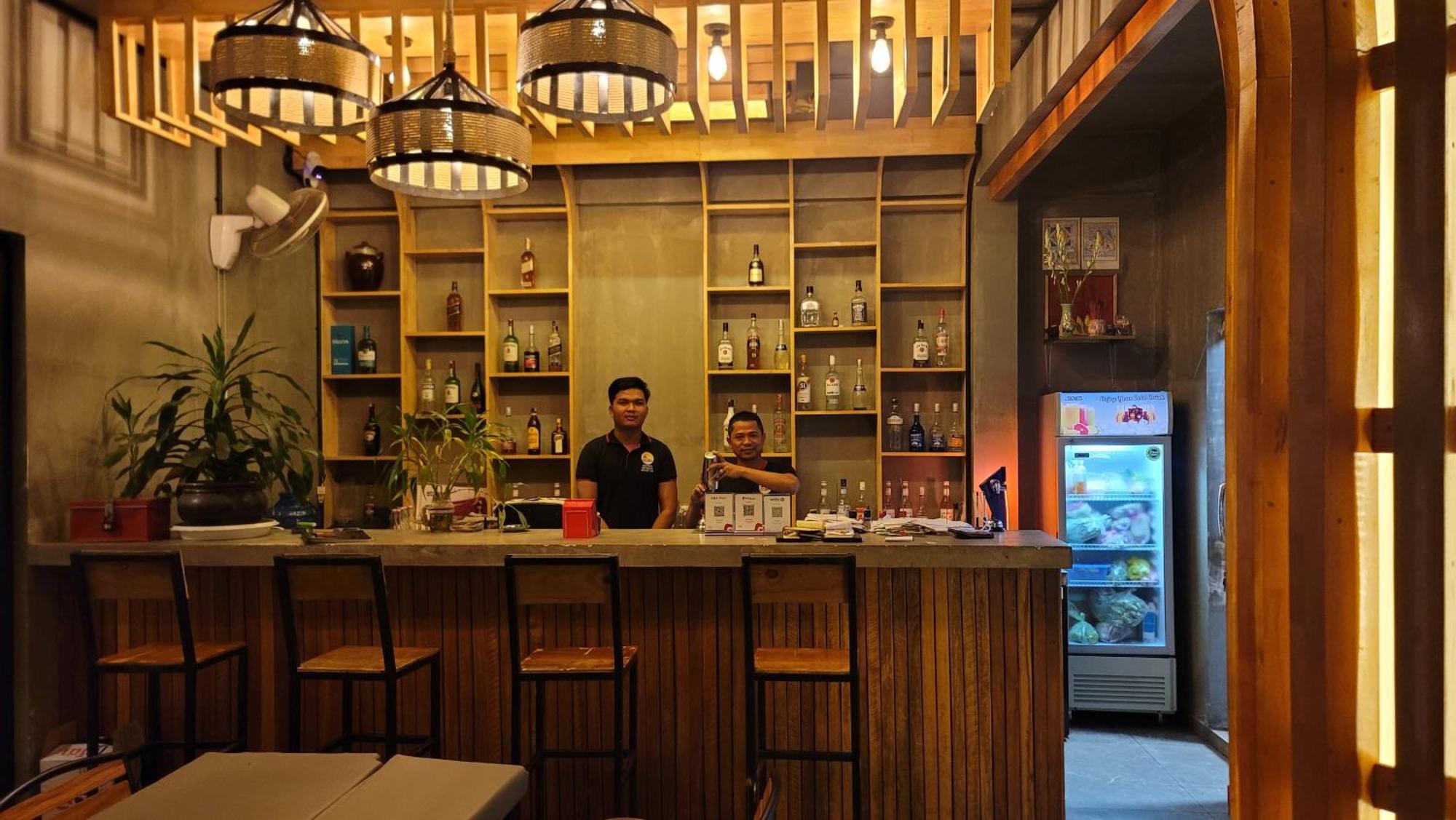 贡布 帕克旅舍及酒吧旅舍 外观 照片