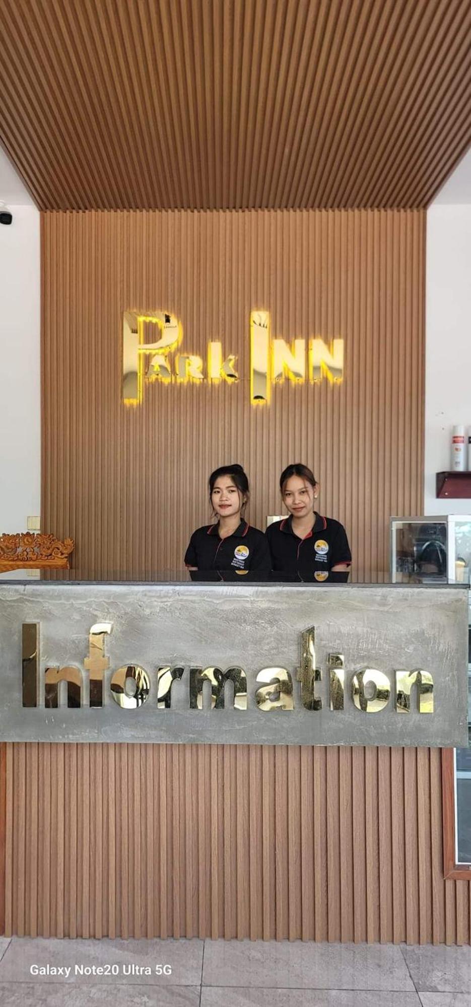 贡布 帕克旅舍及酒吧旅舍 外观 照片