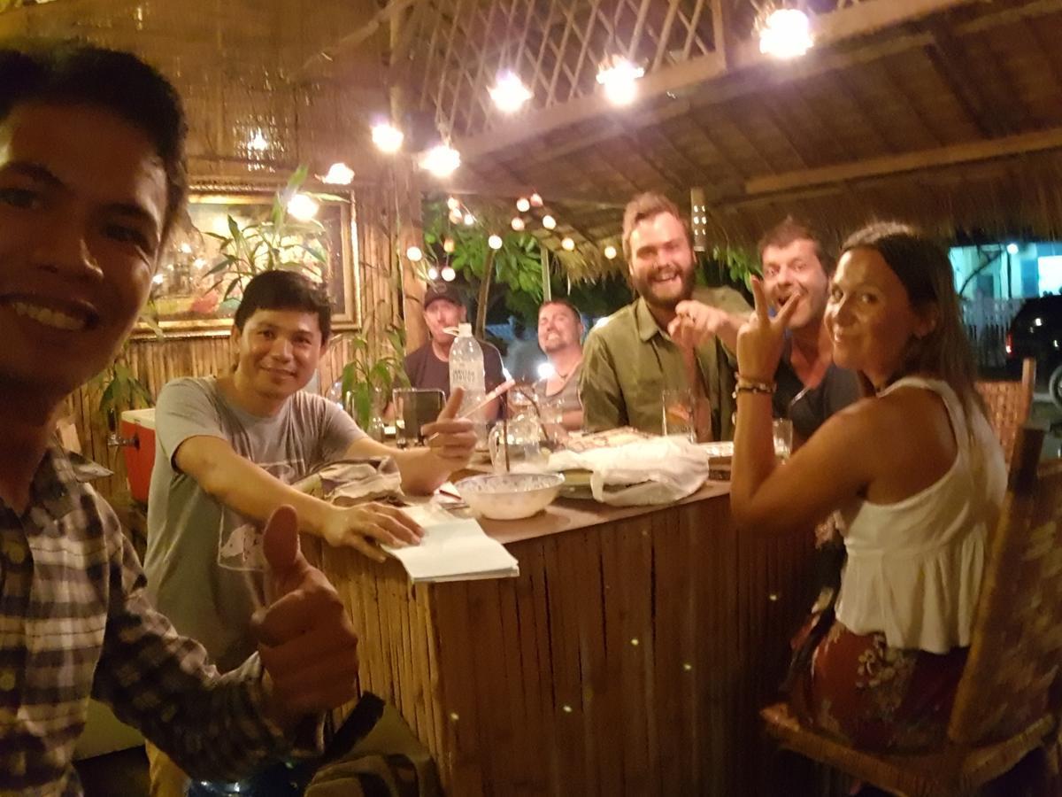 贡布 帕克旅舍及酒吧旅舍 外观 照片